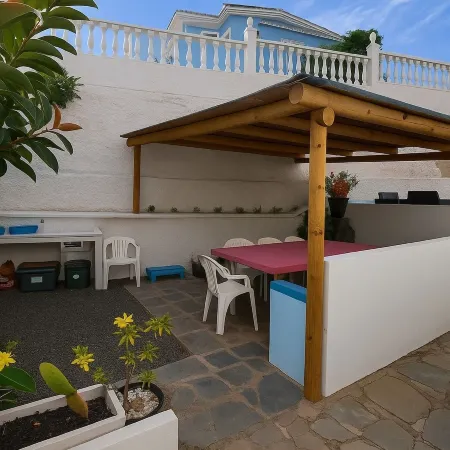 Fantastico 2 - Large Balcony, Free Parking, Air Conditioning, Free Netflix, BBQ