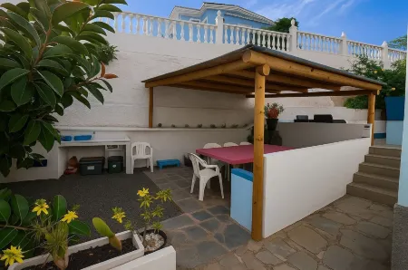 Fantastico 2 - Large Balcony, Free Parking, Air Conditioning, Free Netflix, BBQ