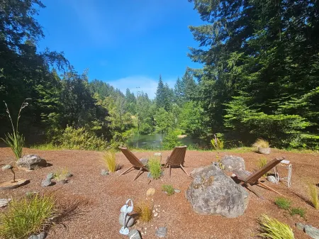 Humboldt Romantic Rural Hideaway