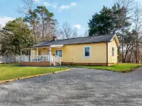 Near Downtown Waxhaw Mellow Yellow Suite A