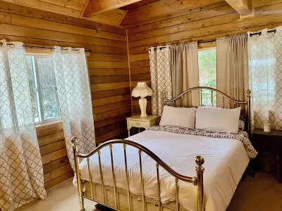 Cozy large cabin with sleeping loft in Forks WA Các khách sạn gần James Island
