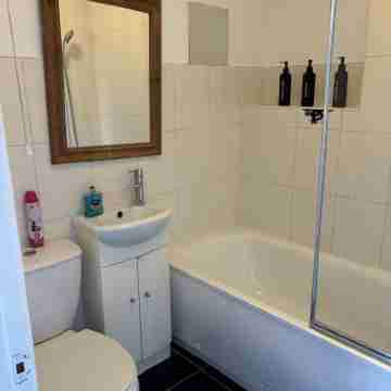 Newly refurbished 1 bed flat 7 mins from Luton airport Rooms