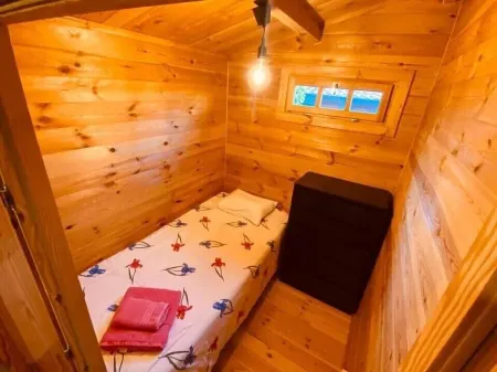 Villelay - House 4 with two bedrooms, bathroom and kitchenette and air conditioning. Отели в г. Каниделу