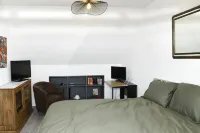 5-bedroom house 900 m from Les Govelins beach and 500 m from the village