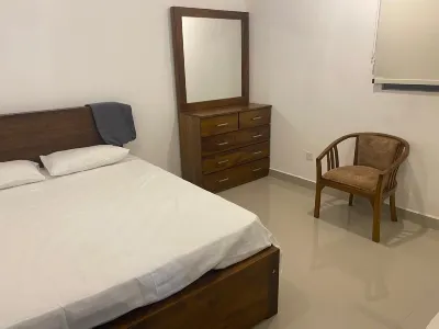 Spacious 3-bedroom apartment with WiFi, AC in charming Colombo 科倫坡8區住宿飯店