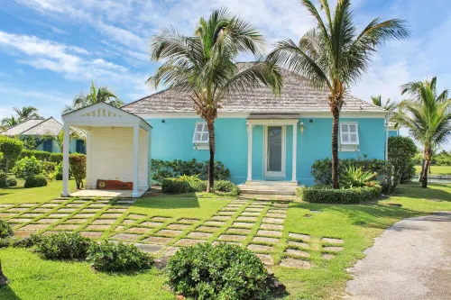 Waterfront House located in Schooner Bay, Abaco Hotels in Schooner Bay