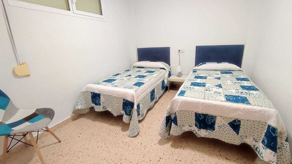 CENTRALLY LOCATED APARTMENT NEAR BEACH SANDY BEACH VIEWS