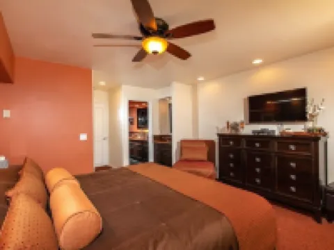 BEAUTIFUL OCEAN VIEW--STEPS TO THE BEACH Hotels in Solana Beach