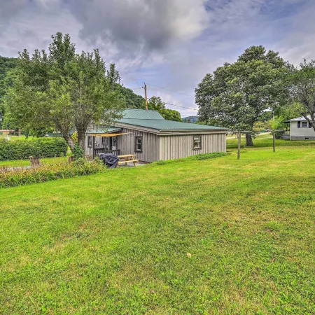 Damascus Cottage w/ Fire Pit - 1 Mi to Trails