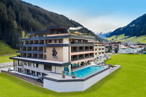 Hotel Tirolerhof 4 Sterne Superior فنادق في Juns