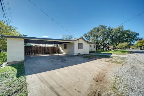 Pet-Friendly Brady Vacation Home Near Wineries! - Wifi