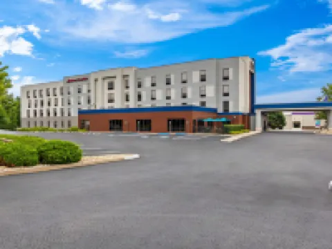 ハンプトン イン & スイーツ グローブ シティ スプリングフィールドのホテル