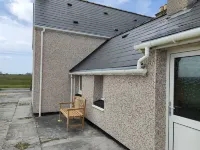 Recently Renovated Spacious 3-bedroom House in Extensive Gardens Hotel in zona Butt of Lewis Lighthouse
