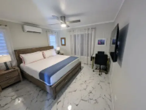 NEW Fully Renovated - Close to Beaches & Shopping!