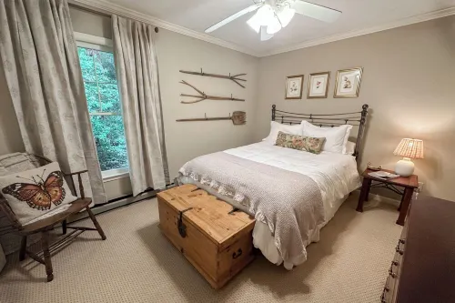 Secluded Retreat 5 Min from Mainstreet - Covered Deck - Fireplaces - New Updates