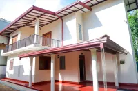 Yuli Nandas Villa - Where you feel home miles away Hotel a Polgasowita