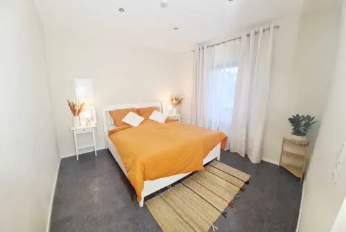 Ferienwohnung mit Sonnenterrasse und Blick auf die Sauer Hotels in Langsur