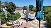 Mini Villa with large courtyard, direct sea access 150 m, closed garage, parking, WIFI Hotels in Linguizzetta