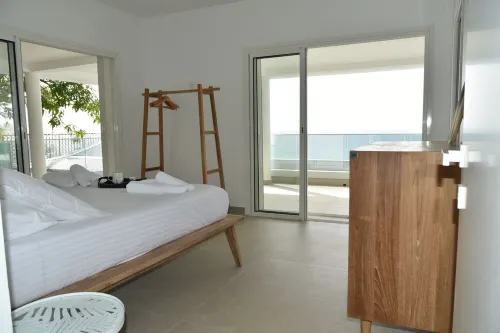 Villa Cachette Luxe Piscine à Débordement vue mer