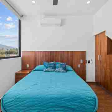 well located Apartment with pool and private Terrace, overlooking The city. Rooms