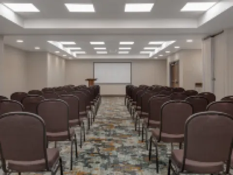 ハンプトン イン バイ ヒルトン ブランプトン トロント ブランプトンのホテル