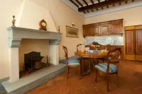 Cortona apartment on the night alley - Old Town