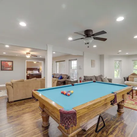 Classy Home w/ Hot Tub + Mt. Jefferson Views!
