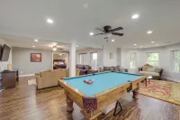 Classy Home w/ Hot Tub + Mt. Jefferson Views! - 3-Star