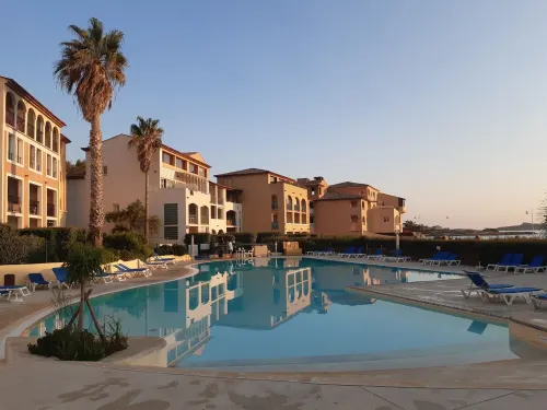 Loue Bel Appartement Avec Piscine et Accès Direct à la mer et aux Plages