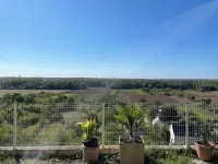 Le Petit Nice - Charming house with Touraine view Hotels in Vouvray