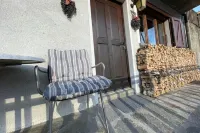 Wohnung mit Parkplatz-terrasse-küche-berg Aussicht Hotels in Leventina