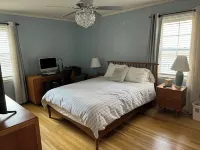 Charming 3-bedroom apartment in serene Grosse Pointe Park, close to lake 그로쓰 포인트 파크 호텔