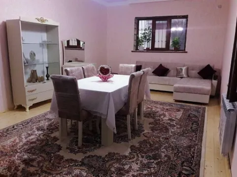 M&M  HOSTEL        . Отели рядом с Международный аэропорт Габала