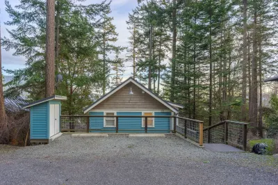 Beautiful Views and Modern Amenities - Charming Coastal Cottage Hotels near Summit Learning Center