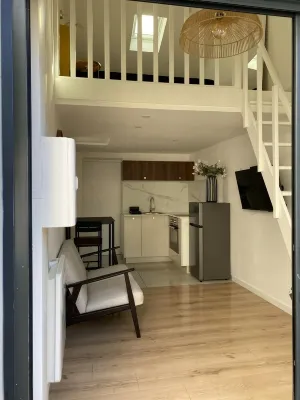 Charming fully-equipped studio downtown Hotels in Floirac