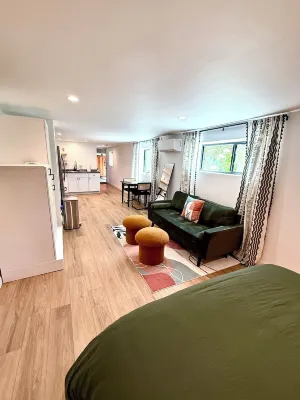 Charming Downtown St. Helena Apartment with WiFi and AC!