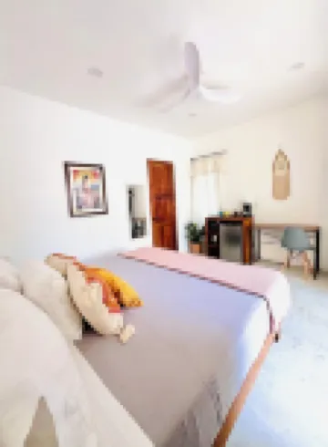 King Bed, A/C, Fast WiFi, Saltwater Pool, 12 minute walk to beach - "Gaia”