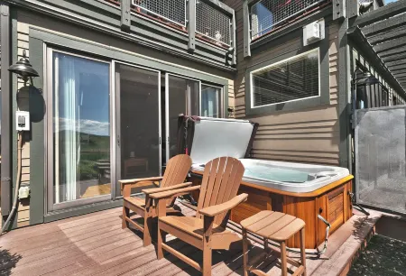 Luxury 2Br Park City Retreat with Mountain & Preserve Views & Saltwater Hot Tub Отели в г. Снайдервилл
