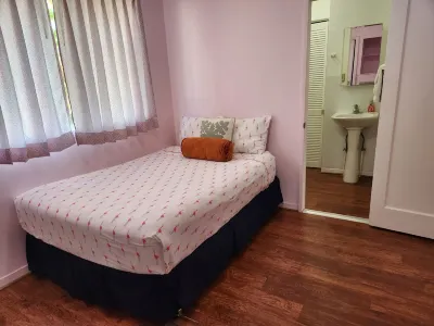 Beautiful & Convenient 1 Bedroom/living Room With Free Parking!! Hotels in McCully - Moiliili