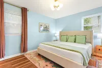 NEW! Between Savannah/Tybee w/ Pool, Patio, Murals, Fire Pit, & more!