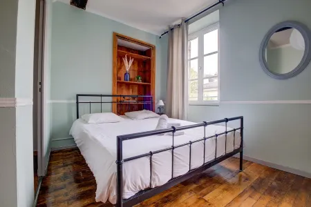 Le Romantique, Histoire et Charme en Plein Centre Historique Отели в г. Перигё