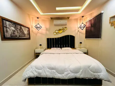 Glamorous one bed apartment near food street