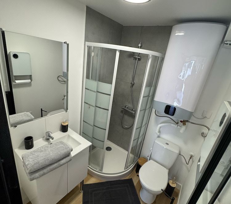 Cosy accommodation close to station