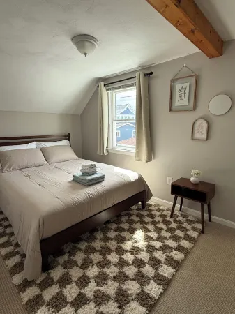 Stunning Beachfront 3BR, Ocean/City Views, Near Boston, Free Parking Отели в г. Куинси