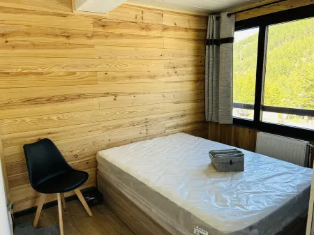 150 M from the ski slopes, lovely, bright apartment, renovated, sleeps 4 Отели в г. Вар