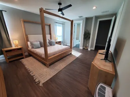 Spacious 5-bedroom house in serene Lago Vista with WiFi, AC