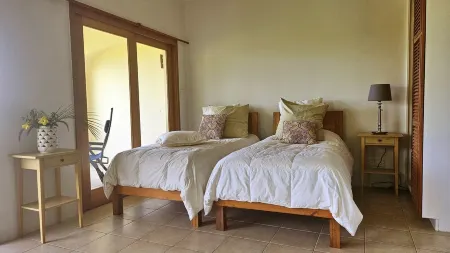 Charming, bright studio apt. with view of the Caribbean Sea, 1-2 guests