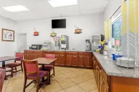 Days Inn by Wyndham Huntington - breakfast