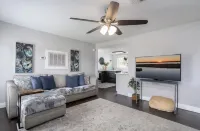 Romantic Cottage in Eau Gallie District, POOL,Pickleball/basketball courts