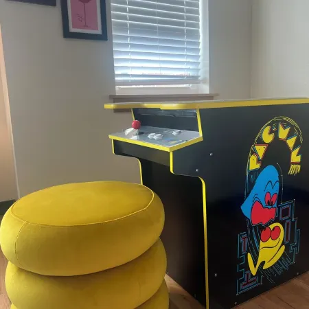 The Birdcage at The Hawk sleeps 10 - 2 bedrooms & 2 1/2 bathrooms.